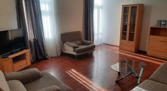 Twu-bedroom apartment on Nizami street, Забронировать Апартаменты/квартира Отели Сабаиль с парковкой, Парковка