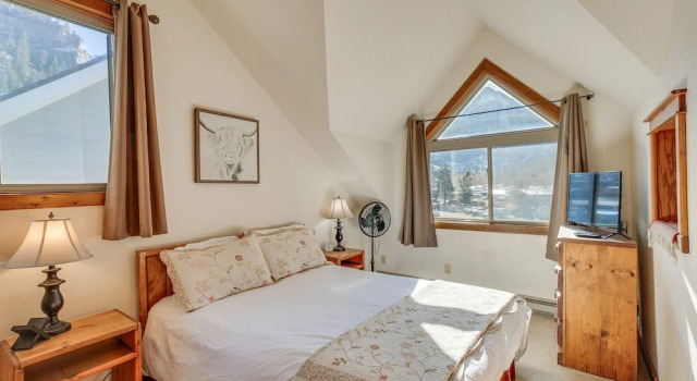 Апартаменты Spacious Ouray Townhome - Walk to Hot Springs!