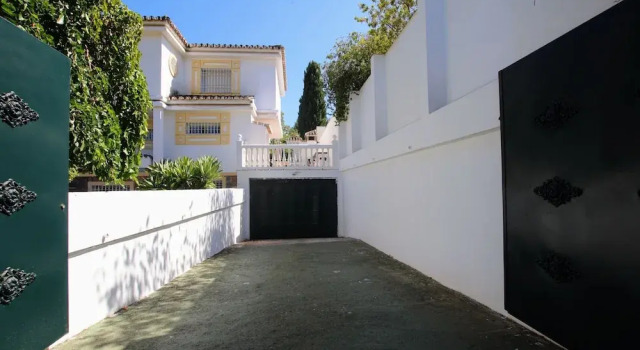 Tess Villa Becerra in Alhaurin de la Torre