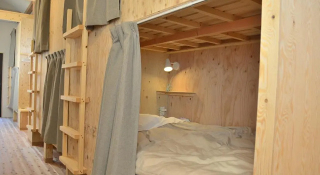 Кровать в общем номере BED N CHILL Shippoya 七宝屋