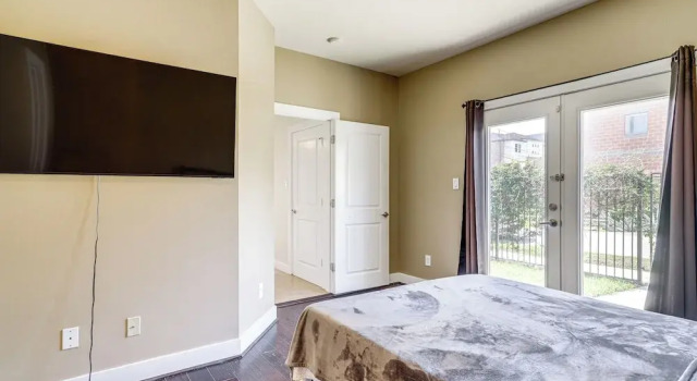 Houston Home w/ Rooftop Patio - 3 Mi to Downtown!, Забронировать Дом для отпуска Хьюстон Texas Gulf Coast, рядом с Художественный музей автотранспорта