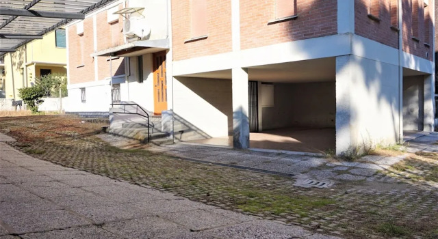 Fantastic Flat in a Quiet Villa With Terrace, Book Villa Hoteller i Friuli Venezia Giulia med parkering, Parkering