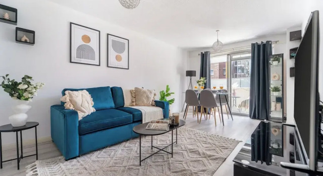 Stylish 1-Bedroom with Balcony near Soho, Забронировать Апартаменты/квартира Лондон Большой Лондон, рядом с All Star Lanes-Holborn