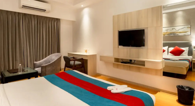 Номер Deluxe Hotel Express Inn Next To BigBazar	