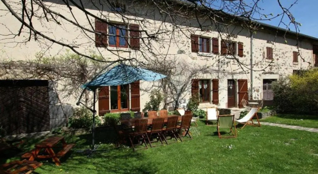 Ferme restaurée avec jardin clos et terrasse, proche Puy en Velay - FR-1-582-271, Забронировать Отель Монастьер-сюр-Газей 