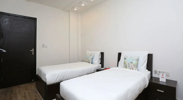 OYO Townhouse 281 Harsh Vihar Near M2K Cinemas Rohini, Забронировать Отель Отели Нью-Дели с завтраком, Завтраки