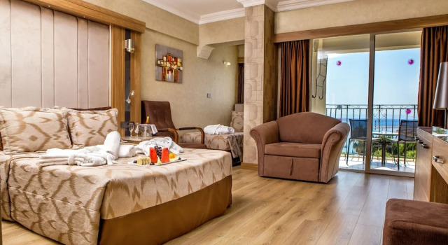 Двухместный номер Standard с частичным видом на море LAUR HOTELS Experience & Elegance