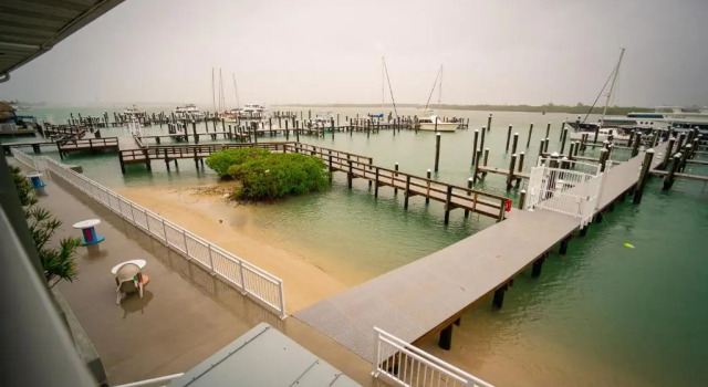 Deluxe suite Dockside Inn & Resort