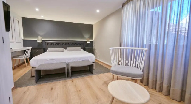 Deluxe Zimmer Hostal Lola