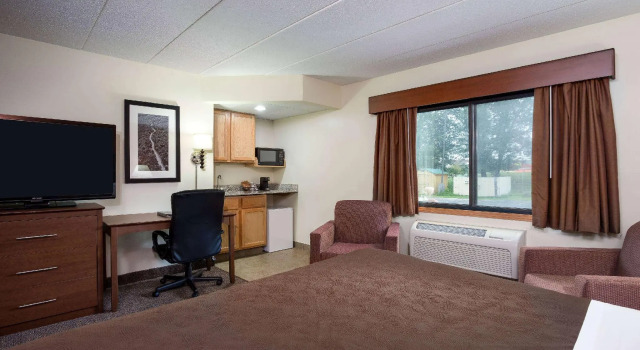 Двухместный номер Standard AmericInn by Wyndham Tomah