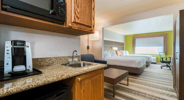 Номер Executive Holiday Inn Express & Suites Rocky Mount Smith Mountain Lake by IHG