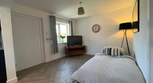 Апартаменты Contemporary 1 Bedroom Apartment