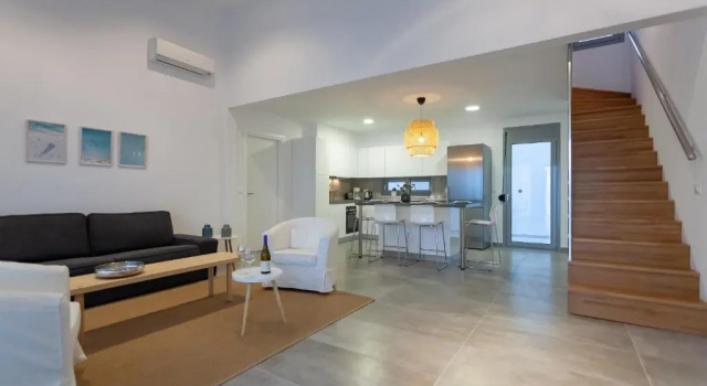Вилла Luxury Sunrise White Villa