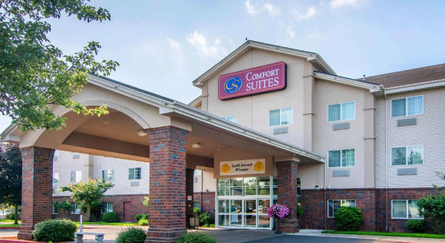 Кровать в общем номере Comfort Suites Linn County Fairground and Expo