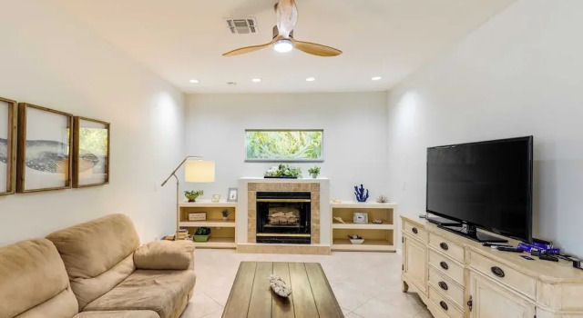 Private Pool, Pond Views, & Bonus Lounge in Gated Naples Community Drive to Dining & Sand