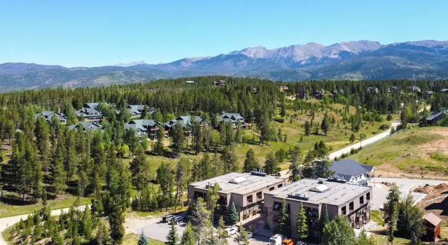 Апартаменты Elevated Fraser Condo w/ Mountain View & Amenities