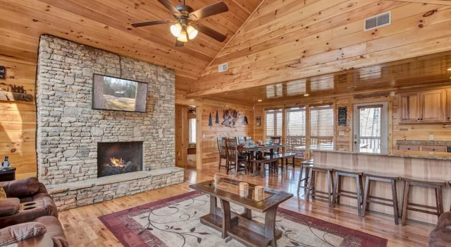 Parkside Lodge 6 Bedroom Home with Hot Tub
