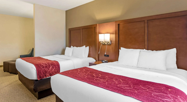 Четырёхместный люкс Comfort Suites South Point - Huntington
