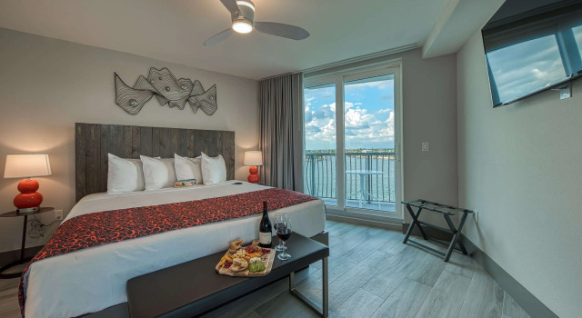 FUSION Resort Waterfront Suites, Забронировать Курортный отель Треже-Айленд Сент-Пит-Бич, рядом с Treasure Island Golf Tennis Recreation Center