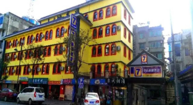 7 Days Inn Emei Haochijie Branch, Prenota Hotel Hotel a Sichuan con parcheggio, Parcheggio