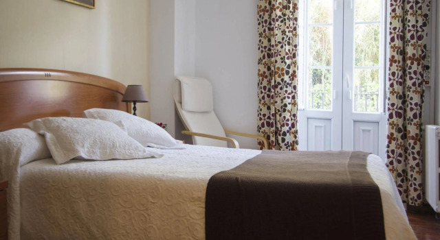 Hostal La Carballinesa, Забронировать Отель Сантьяго-де-Компостела А-Корунья, рядом с Монастырь Сан-Франсиско-де-Сантьяго