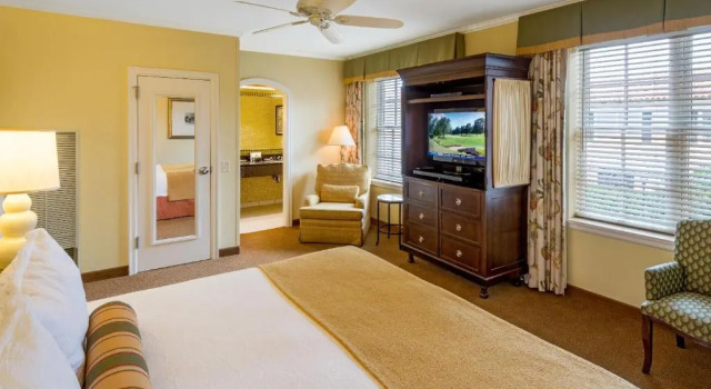Номер Standard с красивым видом из окна The King and Prince Beach & Golf Resort