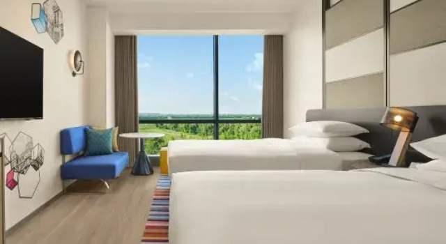 Номер Standard с видом на озеро Aloft by Marriott Kunshan Dianshan Lake