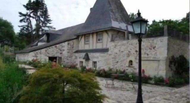 Le Mouton, Boek Hotel  