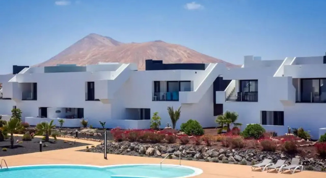 Superior Apartment Sleeps 2 With Pool