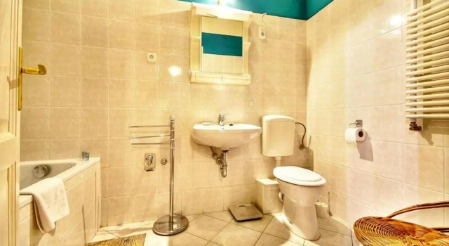 Апартаменты Vibrant 3 Bedroom Apartment In The Pulsing Heart Of Budapest