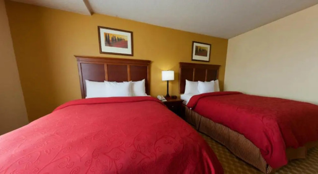 Четырёхместный номер Standard Country Inn & Suites by Radisson, Kalamazoo, MI