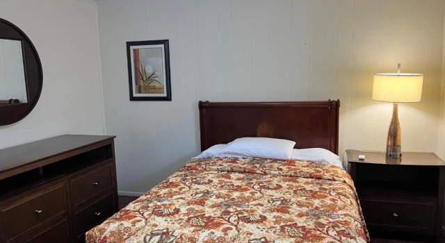 Апартаменты Simmons Motel and Suites