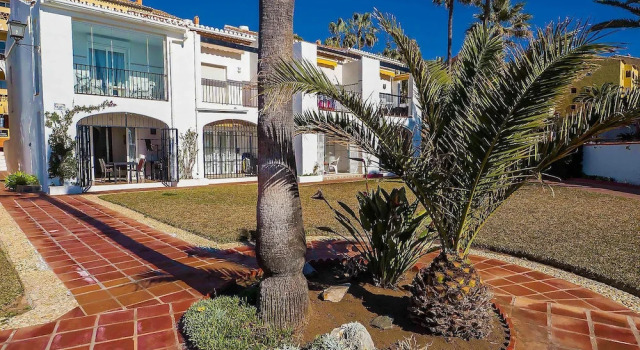 Dona Lola Macarena - Beautiful Beach front House with impresive sea views only few metters to the beach cs120