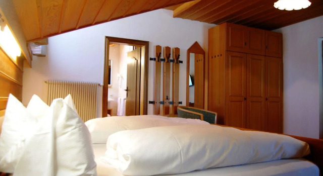 Smy Koflerhof Wellness & Spa Dolomiti, Забронировать Курортный отель Отели Разун-ди-Сопра с бассейном, Бассейн