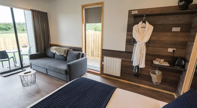 Номер Superior Oak Tree Inn