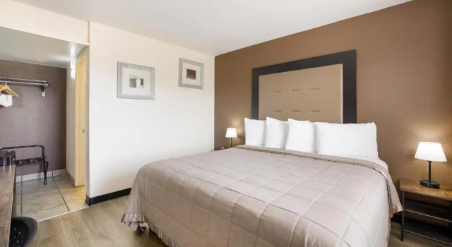 Номер Standard с балконом и с красивым видом из окна Knights Inn Sierra Vista / East Fry
