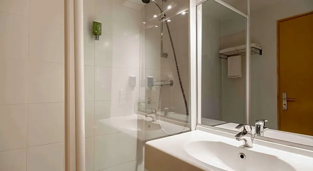 Двухместный люкс Hôtel Le Kennedy, Clermont-Ferrand, The Originals Relais