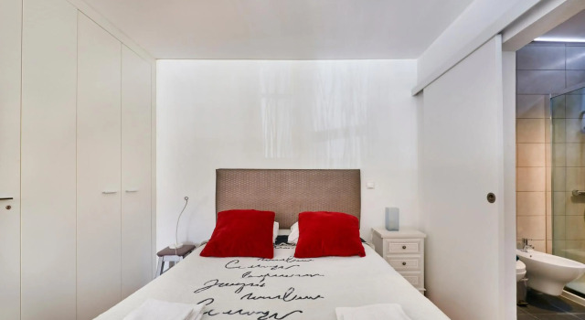Renovated Charming Apartment, By TimeCooler