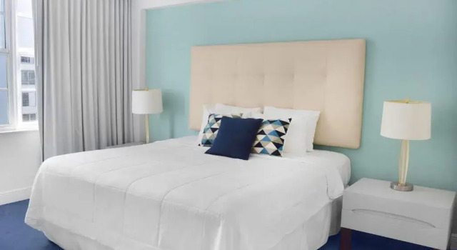 Люкс Premier с 3 комнатами с видом на залив Seacoast Suites on Miami Beach