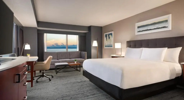 Номер Standard с видом на озеро Hotel Champlain Burlington, Curio Collection by Hilton