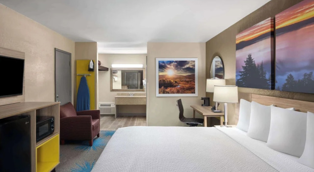 Номер Premium Days Inn by Wyndham Klamath Falls