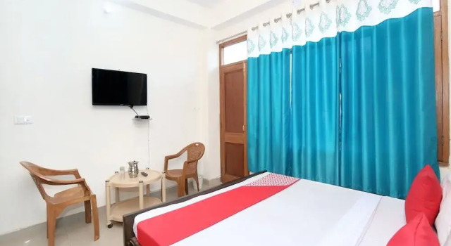 Shimla Hills Homestay by OYO Rooms, Забронировать Отель Отели Шимлы с парковкой, рядом с Площадь Ридж в Шимле, Парковка