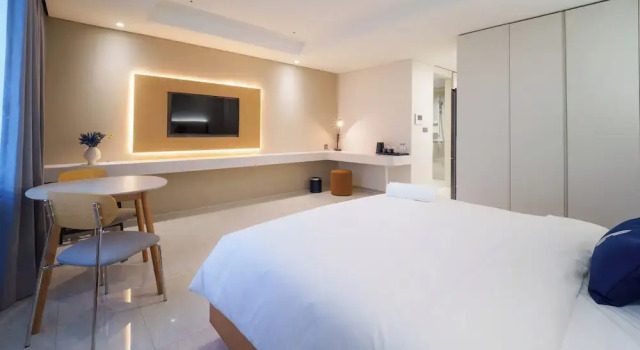 Студия Premier The First Clark Hotel and Residence