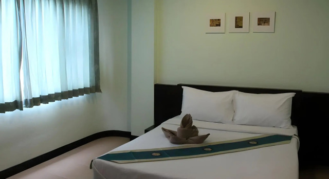 Baan Vor. Sumongkol Service Apartment, Varaa Huoneisto Hotellit North-Eastern Thailand pysäköinnillä, Pysäköinti