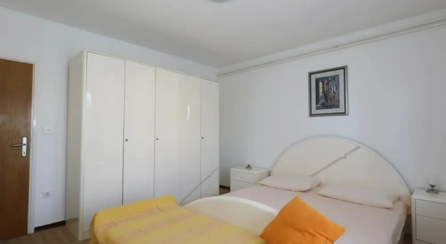 Comfortable Apartment With Terrace Near the Beach, Rezerwuj Apartament Hotele w Kvarner Islands z parkingiem, Parking