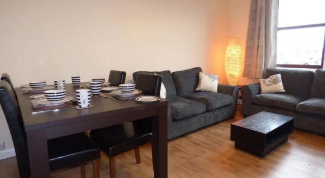 M9 Falkirk Apartment, Забронировать Апартаменты/квартира Отели Центральной Шотландии с парковкой, Парковка