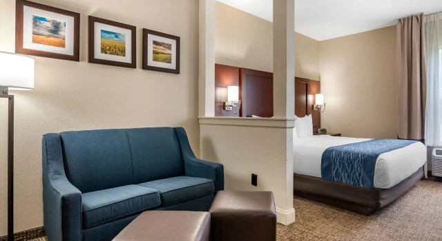 Двухместный люкс Comfort Inn & Suites Junction City - near Fort Riley