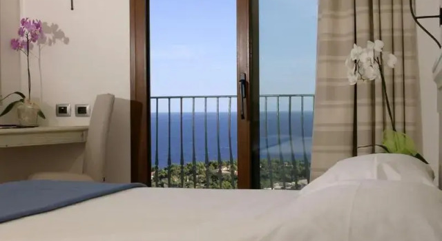 Двухместный номер Standard с балконом и с видом на море Hotel Brancamaria