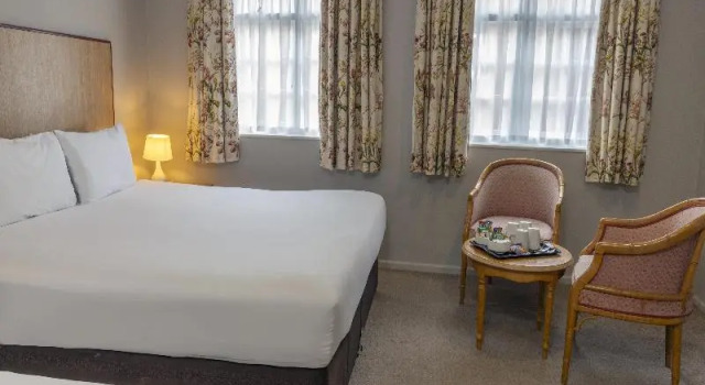 Четырёхместный номер Standard Kings Court Hotel Alcester, BW Signature Collection