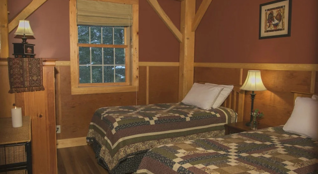 Номер Standard с красивым видом из окна Robert Frost Mountain Cabins
